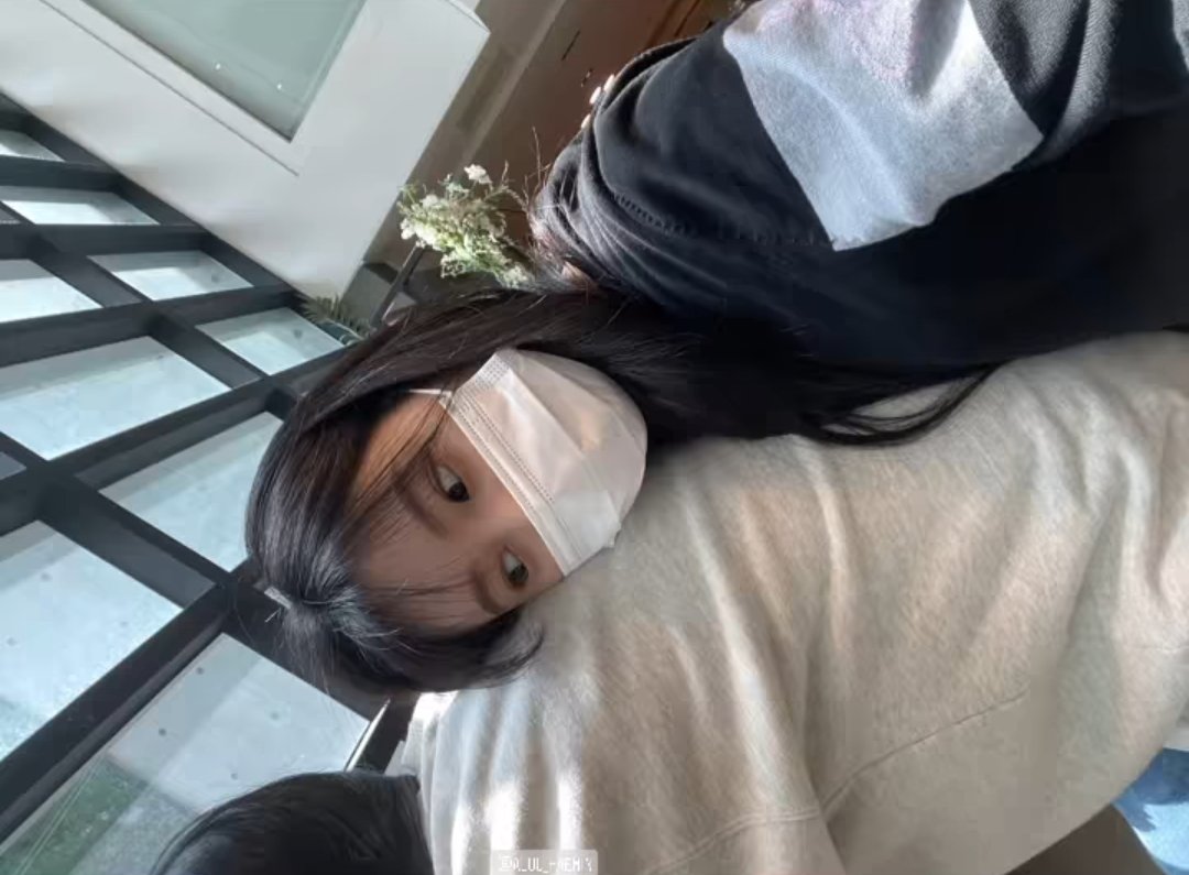 nirvathena's tweet photo. ternyata dibalik pap deri selama ini ada pacar yang asik nyender di belakang... https://t.co/US2nl9IjQX