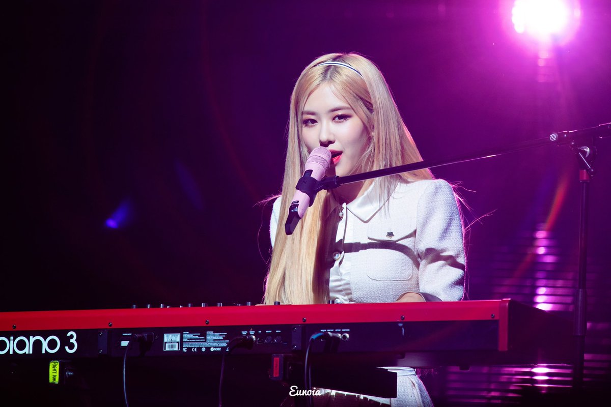 ryuniverseoul's tweet photo. I vote #MAMAVOTE #rosé and don't forget to vote at SMA(seoul music award)!!!

Goals: 200rt https://t.co/aBUMC1Te2l