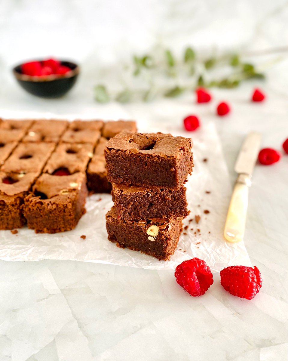 SourdoughFever's tweet photo. Sourdough Raspberry Brownies π©π»βπ³π
π€
#whiskfever #brownies #sourdough #baking #weekdaybaking #homebaking #foodphotography #chocolate #raspberries https://t.co/pRGtiLXKxH