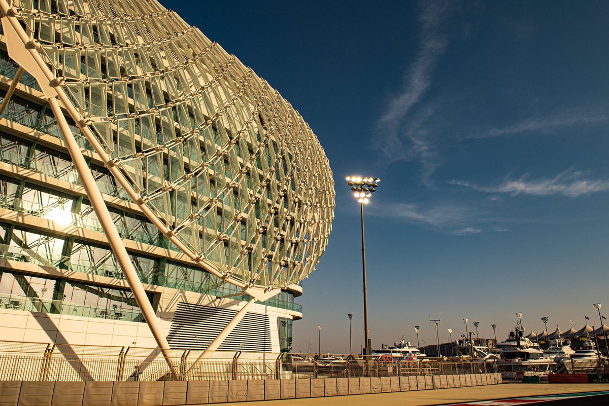 HypersoftTalks's tweet image. 🎶 IT'S FRIDAY THEN 🎶

Le ultime libere dell'anno stanno per scattare allo #YasMarinaCircuit ⏱️

Non perdetevi gli appuntamenti del venerdì più atteso della stagione 👀
⤵️⤵️⤵️
#FP1 10:30
#FP2 14:00

#AbuDhabiGP #HistoryAwaits #friday #F1
Pic credits to @ScuderiaFerrari