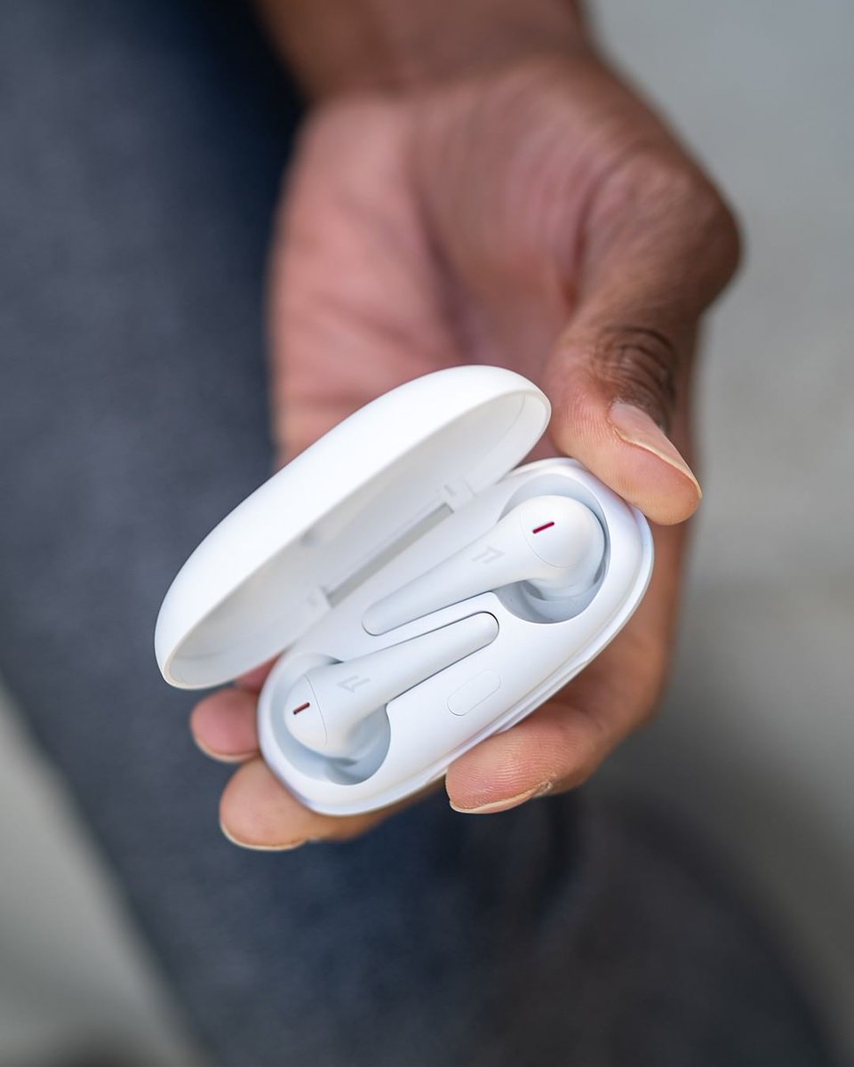 Feel the tunes 🎶 
​
​Immerse into your favourite soundtracks and feel every beat with the ComfoBuds. The ENC makes it easy to block out everything around you to just focus on the music 😉