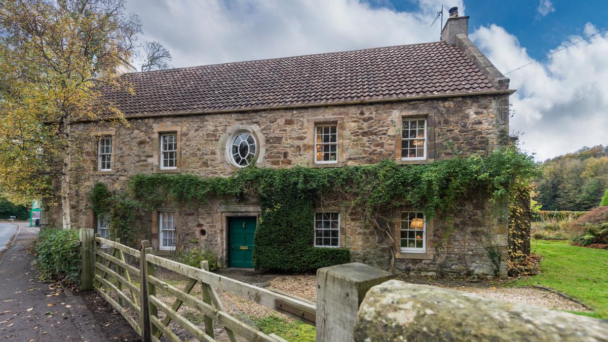 BricksScotland's tweet photo. Home of the week: If houses could tell stories, this beautifully refurbished former coaching inn would be full of them https://t.co/bKXxyEQ4qO https://t.co/hNRgFjjvQt