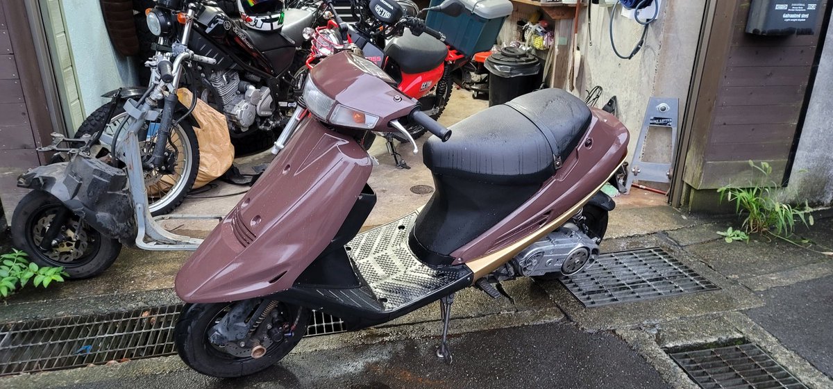 sk8kango0102's tweet photo. だれかv100 12万で買いませんか？125エンジン161ハイコンプのキャブ仕様です
詳細はDMおねがいします！ https://t.co/qbxJ3tPOe2