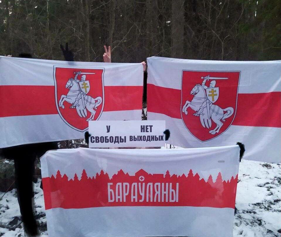 Sveta36343550's tweet photo. Worthy and brave people of Belarus do not give up and continue to fight for freedom every day, no matter what! ❤️✊✌️ #StandWithBelarus #FreeBelarus #FreeAllPoliticalPrisoners #Belaruspartisan #Belarus2021 #BelarusSolidarity https://t.co/CMbcR4VB9p