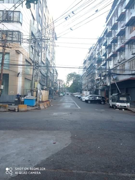 ရန်ကုန်တစ်မြို့လုံး နံနက် ၁၀ နာရီမှစတင်ပြီး စစ်အာဏာရှင် တော်လှန်ရေး အသံတိတ် သပိတ်တွင် ပါဝင်နေပြီ
ရန်ကုန်၊ ဒီဇင်ဘာ ၁၀ 
ရန်ကုန်တစ်မြို့လုံး နံနက် ၁၀ နာရီမှစတင်ပြီး စစ်အာဏာရှင် တော်လှန်ရေး 
Read More -> t.me/khitthitnews/1…
See More Photo -> t.me/khitthitnews/1…