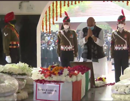 Indsamachar's tweet photo. Delhi: Defence Minister Rajnath Singh pays tribute to Brig LS Lidder at Brar Square, Delhi Cantt.

#TamilNaduChopperCrash https://t.co/3XvqyDBPJq