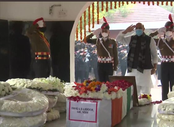Indsamachar's tweet photo. Delhi: Defence Minister Rajnath Singh pays tribute to Brig LS Lidder at Brar Square, Delhi Cantt.

#TamilNaduChopperCrash https://t.co/3XvqyDBPJq