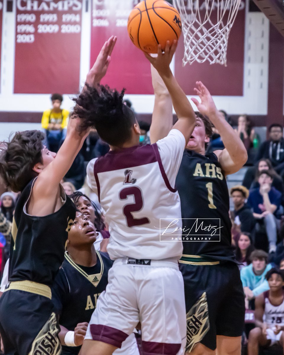 lori_metz's tweet photo. 2021.12.09 LHS Panthers Basketball defeat Aquinas tonite, featuring some @ricardo_dg2 in action #haillakeside #greatpanthersupporters https://t.co/CgsU6cSezE