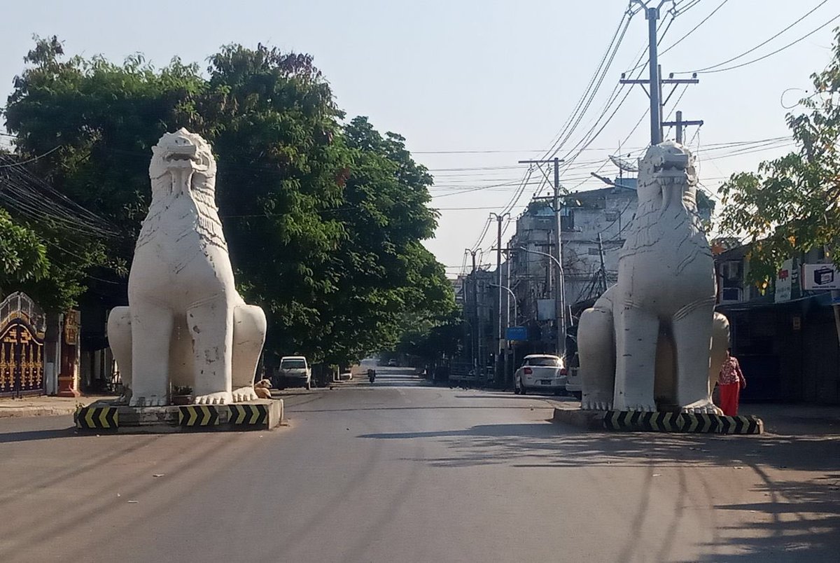 spring_2021's tweet photo. Scene of random places in AungMyayTharzan Township, Mandalay participating in Silent Strike to show their never cold blooded Revolutionary Spirit.

#SilentStrike
#OurCityOurRules
#Dec10Coup 
#WhatsHappeningInMyanmar https://t.co/o1e2EZmZfw