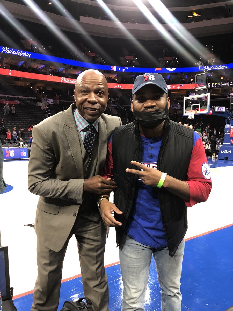 DeConfidential's tweet photo. Club access, floor seats and got to talk to Greg Anthony! #NBA #SixersNation photo creds to Rachel! https://t.co/aa9e0ERRrF