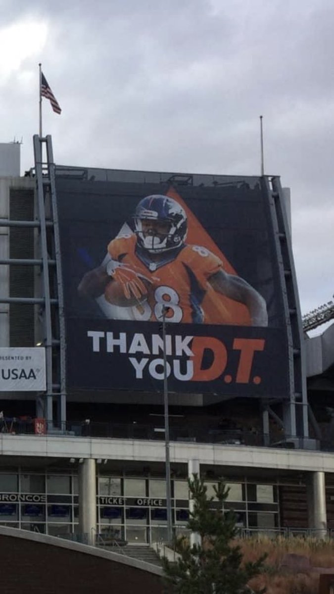 denbron77's tweet photo. I’m heartbroken. He was a good person, a kind man and a Bowlen Bronco. I can’t believe it’s true. Don’t want to believe it’s true. 😔 Love you #88 RIP you are already missed. https://t.co/6OHsELNHWk