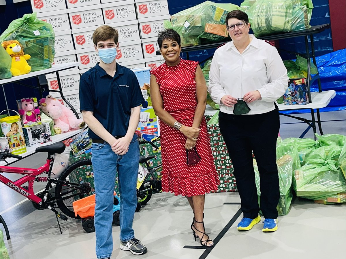 OnairJackie's tweet photo. PLEASE STOP BY #PHILPOTT #FORD TOMORROW with your donation of money, non-perishable food items, or toys to benefit agencies like #TheSalvationArmy. Join us for #KFDM/#FOX4โs #TOYFEAST! If you canโt make it to Philpott, stop by #Channel6 or go to our website for other locations. https://t.co/sywtW7HUIb