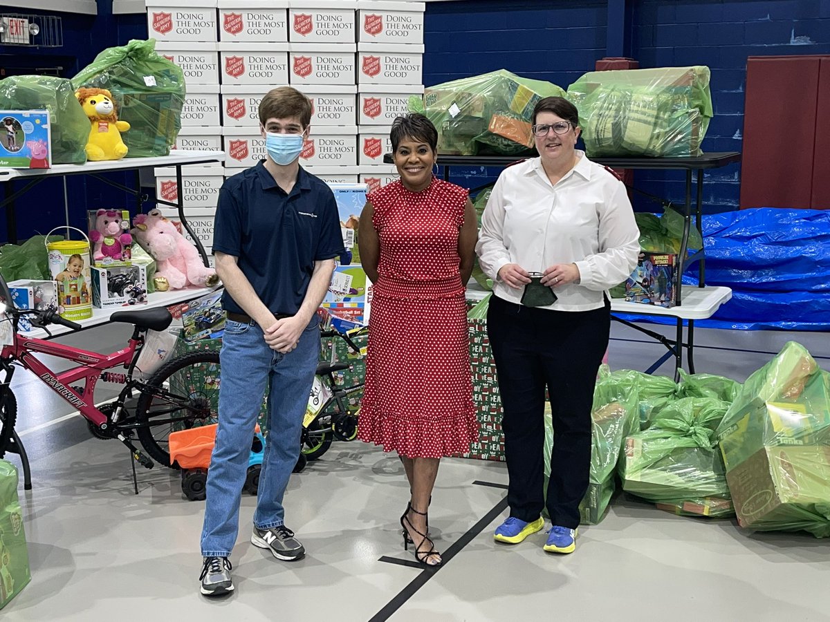 OnairJackie's tweet photo. PLEASE STOP BY #PHILPOTT #FORD TOMORROW with your donation of money, non-perishable food items, or toys to benefit agencies like #TheSalvationArmy. Join us for #KFDM/#FOX4โs #TOYFEAST! If you canโt make it to Philpott, stop by #Channel6 or go to our website for other locations. https://t.co/sywtW7HUIb