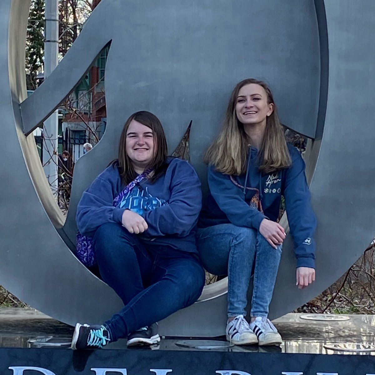 SydsShow's tweet photo. Get yourself a Niall stan bestie who will sit on you in a giant letter O ❤️ @thehorantour
@NiallOfficial #horandog #NiallHoran https://t.co/CNa9M1E0do