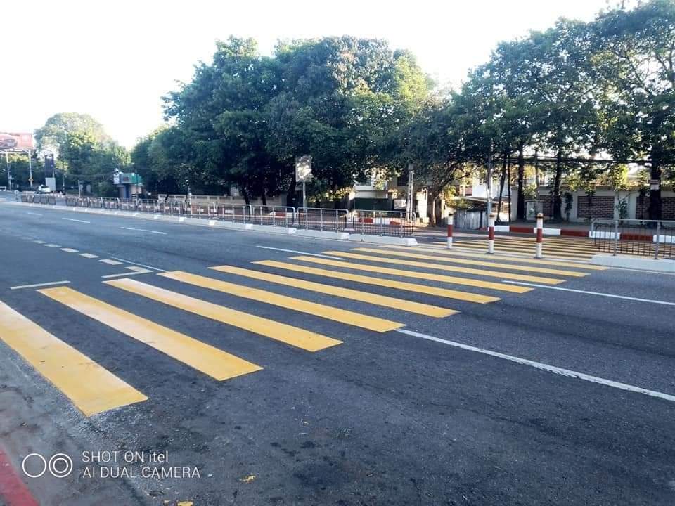 IrrawaddyNews's tweet photo. Streets and markets are empty in Yangon on Friday morning as residents take part in a silent strike against the military regime. (Photo: CJ) #WhatsHappeningInMyanmar https://t.co/X4RI2rF3Du