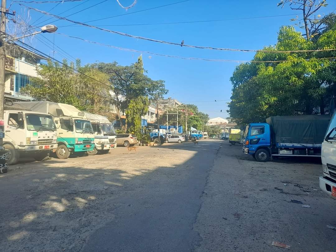 IrrawaddyNews's tweet photo. Streets and markets are empty in Yangon on Friday morning as residents take part in a silent strike against the military regime. (Photo: CJ) #WhatsHappeningInMyanmar https://t.co/X4RI2rF3Du