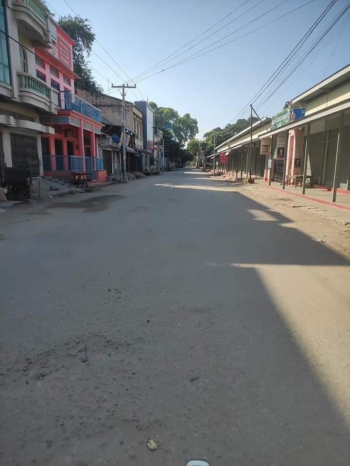 miN13700's tweet photo. No one took out to the streets in Mandalay's #Myingyan township this morning, joining #SilentStrike to let the military dictator know that they can't do anything without the will of the people.

#OurCityOurRules
#Dec10Coup 
#WhatsHappeningInMyanmar https://t.co/2xJ76LYEdb