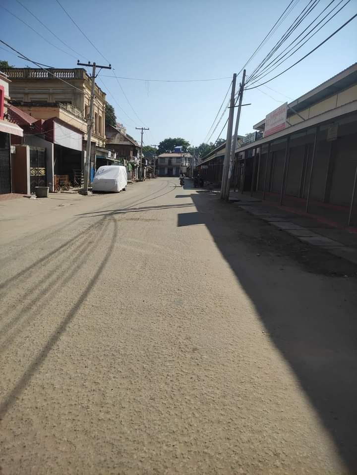 miN13700's tweet photo. No one took out to the streets in Mandalay's #Myingyan township this morning, joining #SilentStrike to let the military dictator know that they can't do anything without the will of the people.

#OurCityOurRules
#Dec10Coup 
#WhatsHappeningInMyanmar https://t.co/2xJ76LYEdb