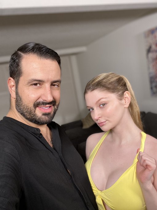 Does anybody want to see @bunnycolby getting filled? Well she @gotFilled today! https://t.co/AP53dBe<a class="tags" href="/tag/bunnycolby">@bunnycolby</a><a href="/tag/mvsales"class="tags"><span>#mvsales</span></a><a href="/tag/mvboys"class="tags"><span>#mvboys</span></a>