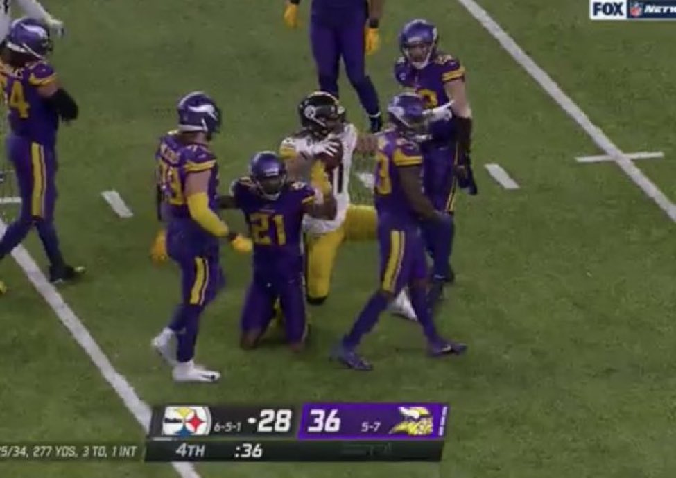 barstoolsports's tweet photo. Chase Claypool celebrating when they needed a spike is unreal https://t.co/3O3oC8x5Xa