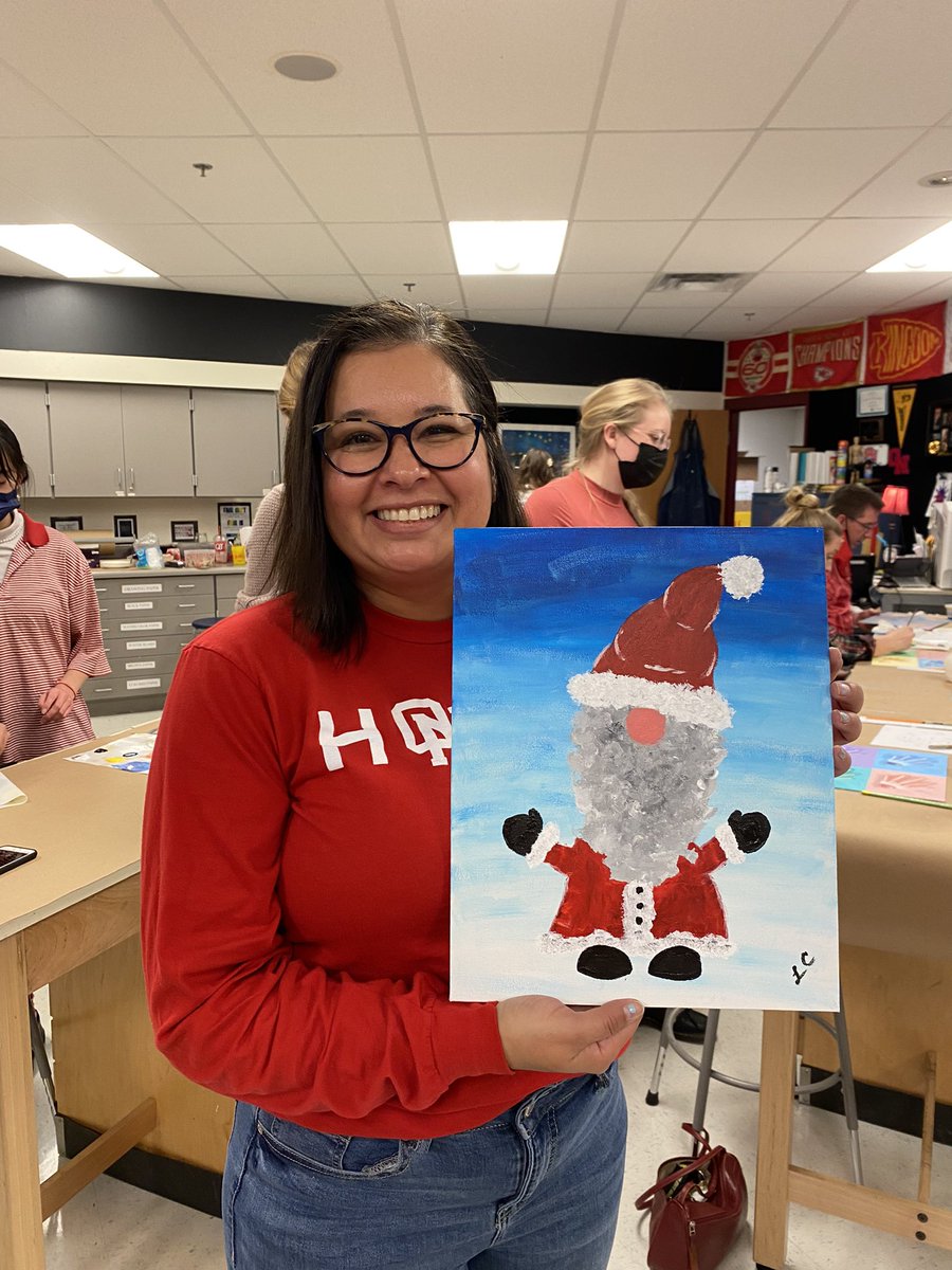 CBayBloomer's tweet photo. Olathe North National ART Honor Society hosted a successful first ever painting party! Students teaching teachers was such a fun experience! Thanks to everyone for making a memorable night! @JasonHermanON @JNoteboomON  @NAEA @OPSMomentsThatMatter https://t.co/lwYHy3iXhi