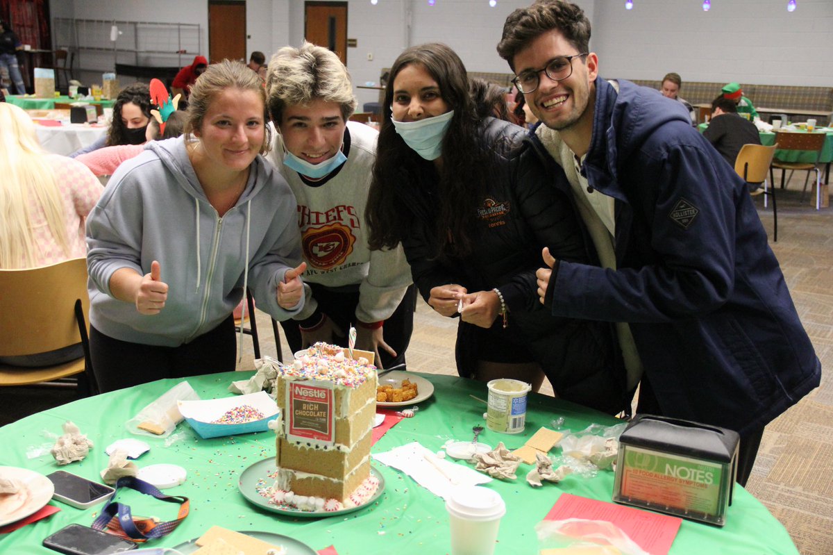 lifefpu's tweet photo. Some holly jolly magic from Sunday night🎄♥️!! Sunbirds, if you are reading this, you are DONE (or nearly done!) with Fall 2021 finals!🤩 We are so proud of your hard work and perseverance this semester!!!💪🏼📚⭐️ 

Check out the rest of the photos from the link in the bio!! 📲📸 https://t.co/sLdtQpHCdj
