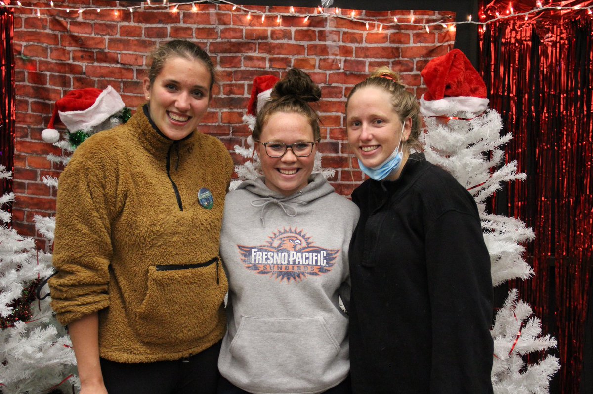 lifefpu's tweet photo. Some holly jolly magic from Sunday night🎄♥️!! Sunbirds, if you are reading this, you are DONE (or nearly done!) with Fall 2021 finals!🤩 We are so proud of your hard work and perseverance this semester!!!💪🏼📚⭐️ 

Check out the rest of the photos from the link in the bio!! 📲📸 https://t.co/sLdtQpHCdj