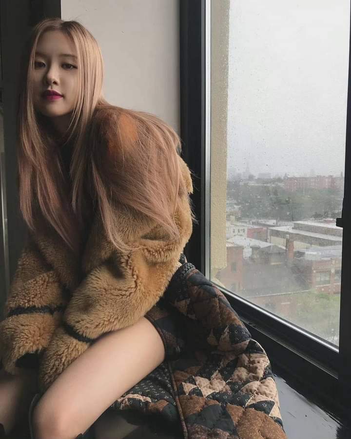Thua trên web nhưng cố gắng vote trên twitter nhé
 #MAMAVOTE #rosé