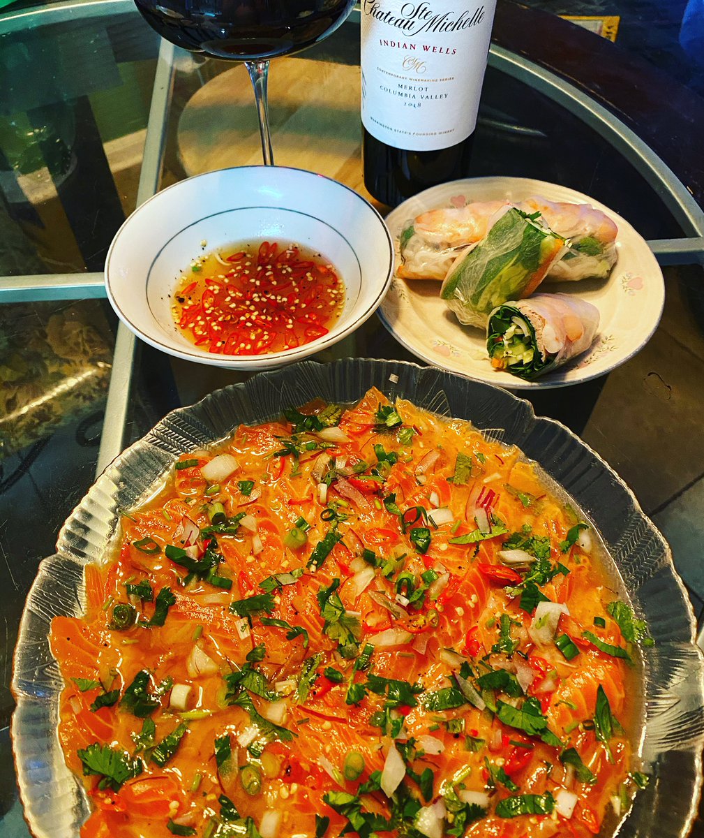 BuffAssPet's tweet photo. #SpringRoll #SalmonCeviche and some #Melot😊🍷 https://t.co/FoVmgZH5Lt