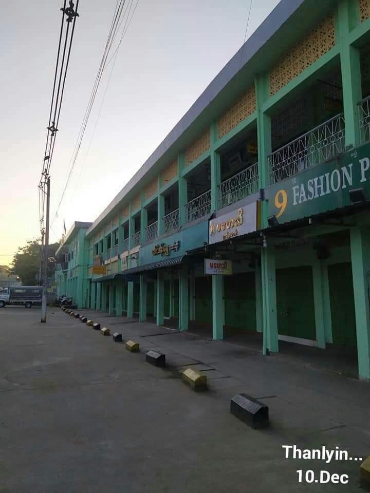 Silent Strike was demonstrated by all vendors, shopkeepers in Thanlyin Tsp's Myoma market, this morning.    #SilentStrike #OurCityOurRules #Dec10Coup #WhatsHappeningInMyanmar
