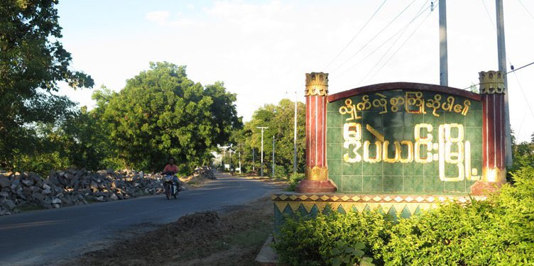 SAC Terrorists raided and stationed in the NgarDwin Village, Depayin Tsp, Sagaing , forcing the locals to flee in panic, on Dec8, before they set fire the village on Dec9.  #SilentStrike #OurCityOurRules #Dec10Coup #WhatsHappeningInMyanmar https://t.co/BQjKdie3mh