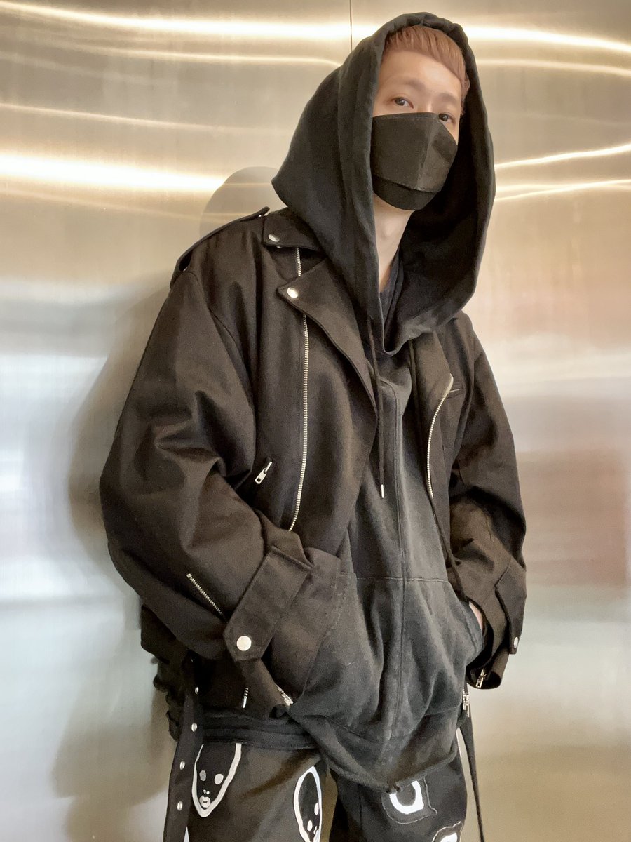 K_A_N_E_Y_A_N's tweet photo. 色々売れ過ぎて冬なのに店頭にアウターない問題に直面しかけてるけど、まだ買い得なやつ残ってますよ✨✨
SS物だけどしっかり総裏の"Riders Jacket"。
Dickiesコラボとも相性良し◎
ずっと着れそうなやつ🔥
#kidill #21ss https://t.co/rTTK8Y18ap