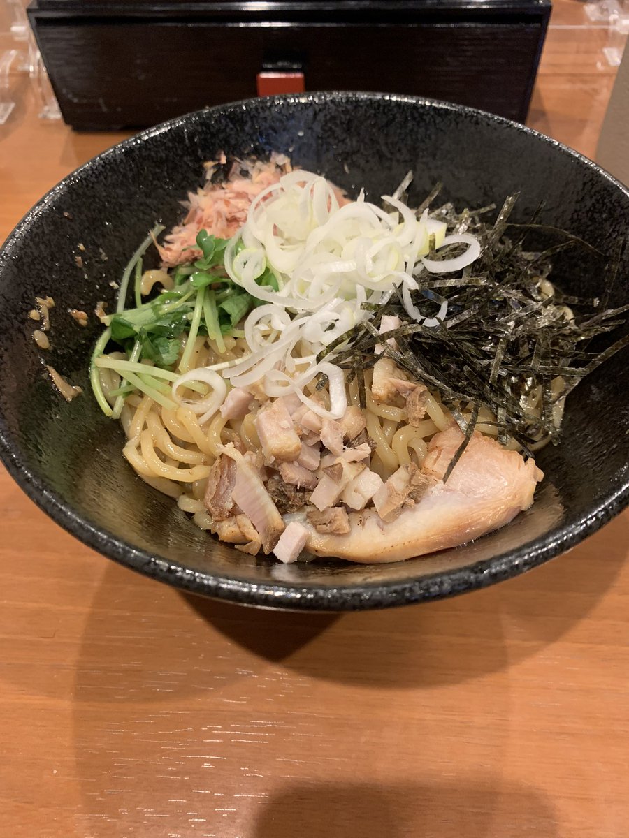 goodmorning100's tweet photo. 新しい家の近くにできたラーメン屋さん🍜

魚介油そばがボリューミーでめちゃくちゃ美味しかったです✨
ラーメンはいつ食べても美味しいですね😋 https://t.co/HT4pZ9qoN7