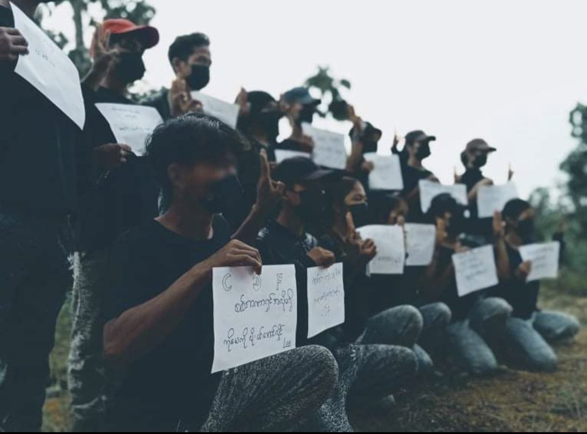 azl_latt's tweet photo. The CDF-KKG Battalion (4) Revolutionary Forces also carried out Silent Strike Black Campaign.

#OurCityOurRules
#Dec10Coup 
#WhatsHappeningInMyanmar https://t.co/xsRVx8OsL4