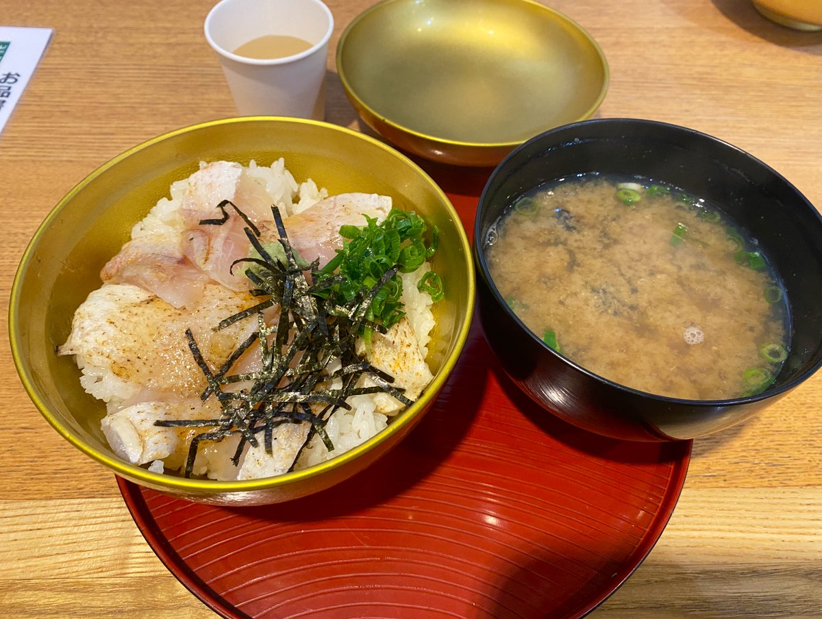 yoneistm_4767's tweet photo. 松江のBARに飲みに行って、そこで働いてるまりえちゃん(仮)と仲良くなり、なんと翌日出雲大社を案内してくれました🥺💕
こういう出会い大好き☺️
#Cocococo
#本名でも源氏名でもないあだ名

島根の人達みんな優しすぎでした🥲💕 https://t.co/fGWFPEPdUo