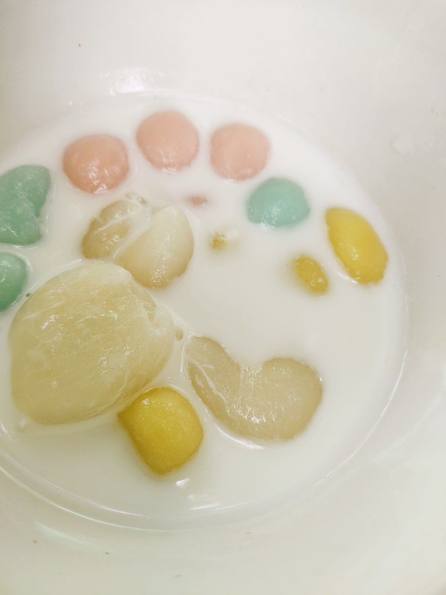 Fuwa_yume_thai's tweet photo. #FoodHacket EP.38
ブアローイトッポッギを作った。トッポッギもライチの缶詰も近所に売ってなくて、白玉団子にランブータンの缶詰。さっぱりしてておいしー。
https://t.co/W4rTla42QN
#GameplayRB https://t.co/75uLI45kBn