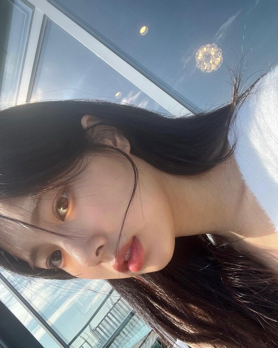 izone_bot's tweet photo. [#강혜원] hyemhyemu instagram 📸

🌊☀️

https://t.co/YQAvpZDDaw https://t.co/Lq39PpVWeE