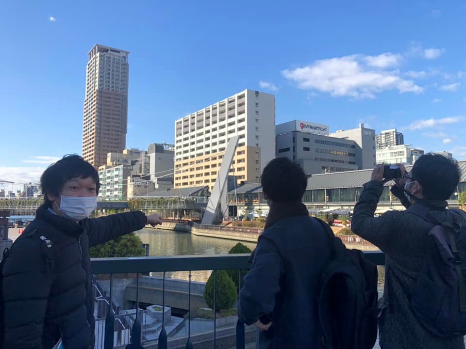 abeseminar_pr's tweet photo. 「なんば社会実験」と「御堂筋チャレンジ」の最終日に現地で、阿部先生と石原先生と院生の方々と共に見学してきました！
社会実験を通してわかる様々な問題やその対処の仕方、警察との交渉や行政との協力の在り方など幅広い事柄について教えていただきました。 https://t.co/ZfEkXCUzyd