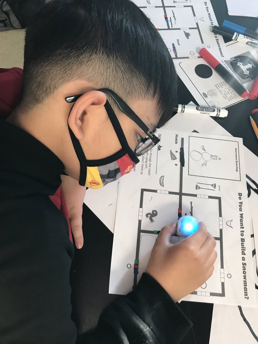 DeebEdmonds's tweet photo. Fun with @Ozobot in grade 4/5 for #ComputerScienceEducationWeek #CSeverywhere #WinnipegSD #coding #codingforkids https://t.co/TBCtmrViHx