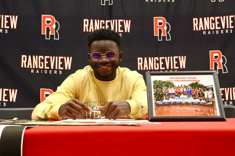 Congrats to Daryn Ofori-Kuragu for signing with UCCS!