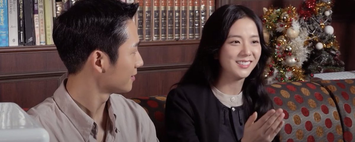 archivejisoo's tweet photo. couple of the year https://t.co/vyRrlU57SU