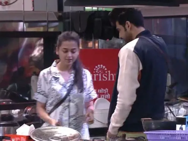 Sahil37201946's tweet photo. #BiggBoss15 : #KaranKundrra tried to convince #TejasswiPrakash after discussing the task with #ShamitaShetty ; the latter said,'I am not jealous'. Their quarrel is also lovely. #KaranKundrraSquad #TejasswiIsTheBoss #TejRan #BB15 #TejasswiIsSwagQueen https://t.co/ykym1esFLY
