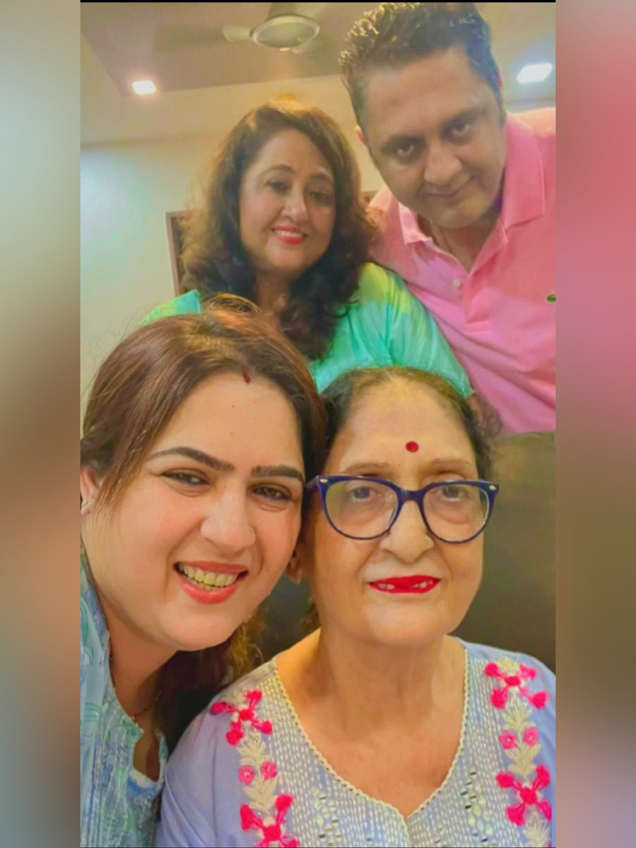 swetta_jumaani's tweet photo. “To the real OG! Happy birthday Mom” 🎉💙
You are not only a number 1 born but also the **NUMBER 1 MOM** 🥳 🎈😘
#BdayPost #HappyBirthdayMom #Family #MomsBirthday #MumsAreTheBest #OurMother #OurMain #TheRealOG #Jumaani #SwettaJumaani #SanjayBJumaani https://t.co/VoVEaTbxRi