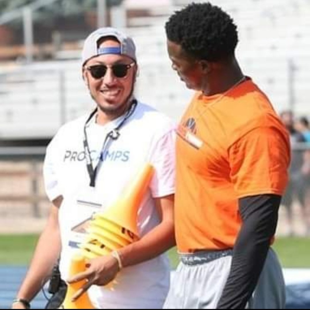 JLob424's tweet image. RIP to one of my favorite Denver Broncos ever and really just a solid guy! Was down to earth and always showed love, had the best camps to volunteer at! #BroncosCountry #RIPDT