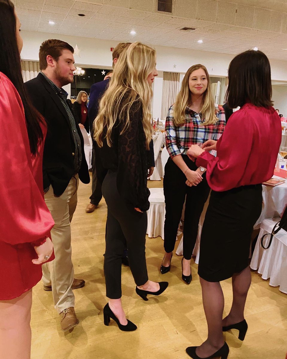 SouthCRs's tweet photo. Tonight, a group of our members attended the Azalea City Republican Women’s Christmas Party. At the meeting they were able to hear U.S Senate Candidate Katie Britt speak about her family’s Christmas traditions and her Senate Campaign. https://t.co/DSPYDOvTFQ