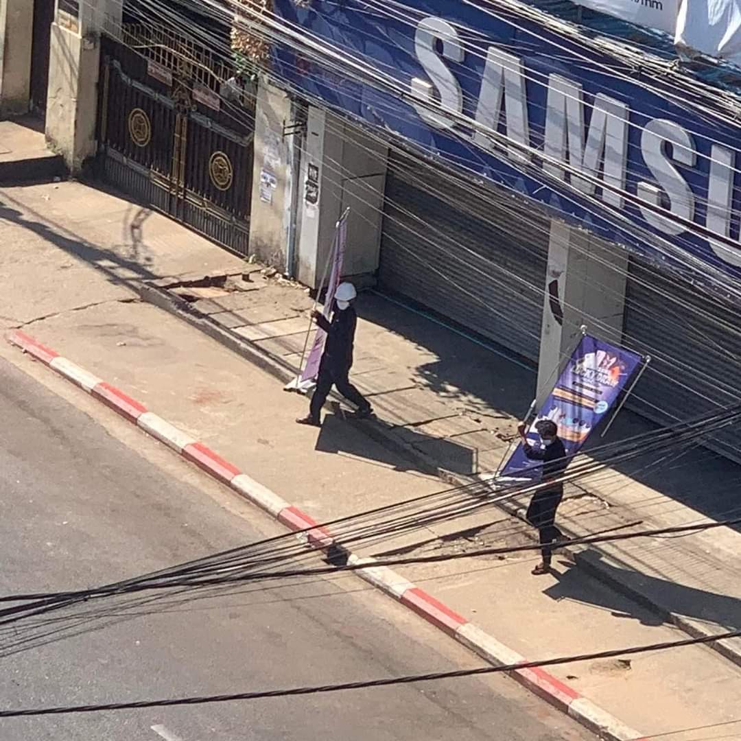 Florida10190691's tweet photo. In this Dec10 Human Rights Day, the terrorist army forces to take pictures of the closed shops .Small public shops on Hledan Road and Insein Road were reportedly
confiscated. There are silent strikes across the country from 10 am to 4 pm.
#whathappeninginmyanmar 
#SilentStrike https://t.co/ZY3EZ3xWfZ