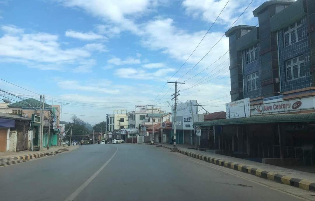 Chanapai247's tweet photo. " Silence speaks more than words can "

Today , 105 miles market for #Sipaw–Lashio–Muse which was used to be crowded with locals was seen desolate today .

#SilentStrike
#OurCityOurRules
#Dec10Coup
#WhatsHappeningInMyanmar https://t.co/NOz6HICJV9