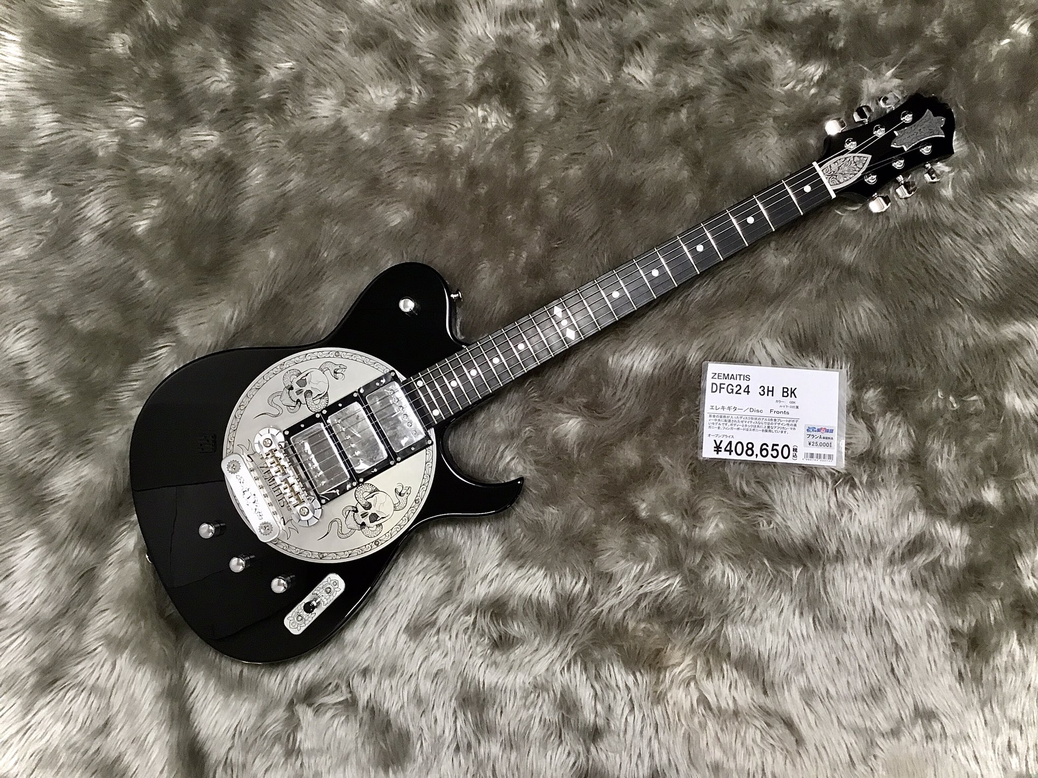 島村楽器 ユーカリが丘店 皆さんこんにちは Zemaitis Dfg24 3h Bk 店頭に並んでます 彫金アルミプレートがカッコいい ルックスだけじゃなくて性能もすごいので店頭で実物を見て確かめてみてください メタルフロント Zemaitis エレキギター 島村
