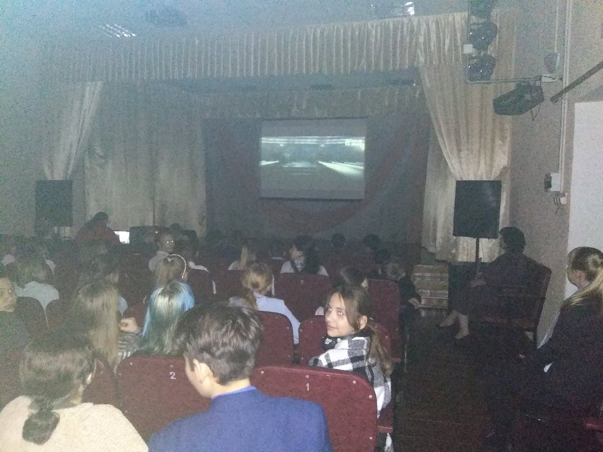 #перерывнакино
   9 декабря в 13.00  в СП «Маяковский» в клубном формировании «Киноклуб «Стоп – кадр» (рук. Т. А. Рудакова) состоялся литературно – тематический вечер ко Дню Героев Отечества «Подвиг их – вечен!».