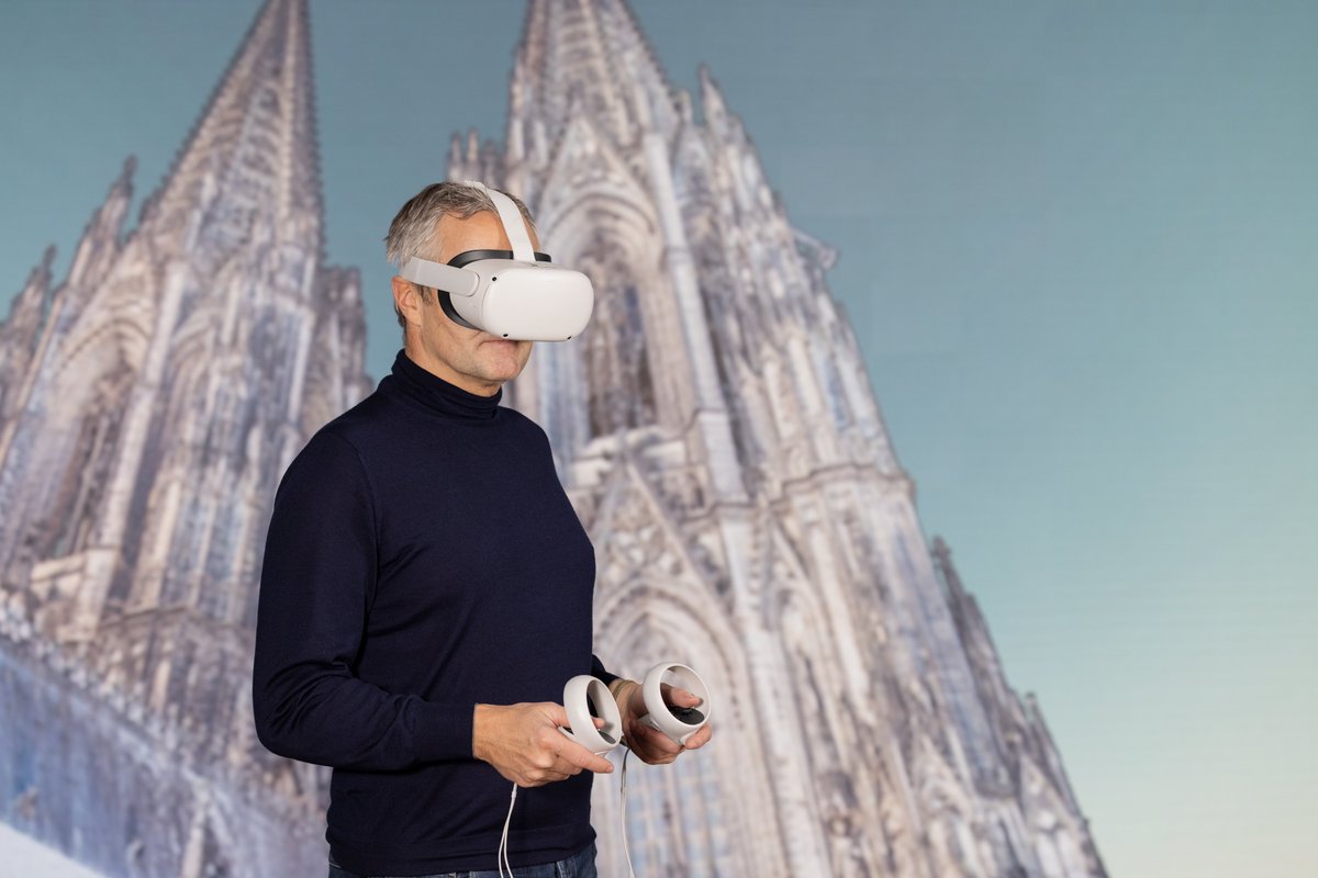 H_Ametsreiter's tweet photo. Man nehme eine #VR-Brille, den Kölner Dom und #Echtzeit-Geschwindigkeit. Was daraus wird? Was Giga-Spannendes! Mit jeder Menge Spaß beim Testen. Gleich dazu mehr! 😊 @northdocks https://t.co/ta2bwLs1R7